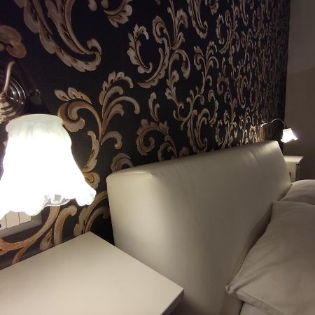 Sami Luxury Rooms 3 8 0 7 9 4 9 2 5 3 Syracuse Exterior photo